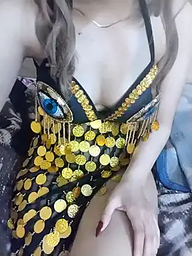 shahinaz-123 即時 XXX 聊天