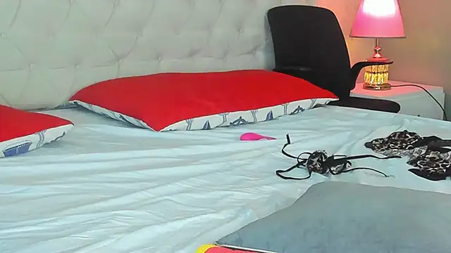 TinyRosee: онлайн-секс-чат