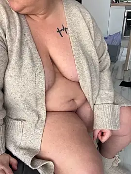 Show modela sweeti_Em na web-kameri