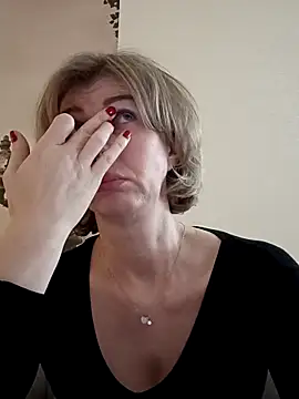 stellahere8: απευθείας συνομιλία ΧΧΧ