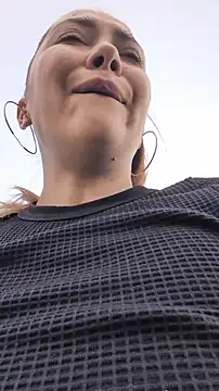 Risky_julia2330 – Naživo XXX chat