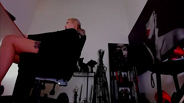 XXX chat uživo modela MistressDemi