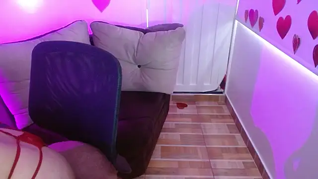 milfrousse: онлайн-секс-чат