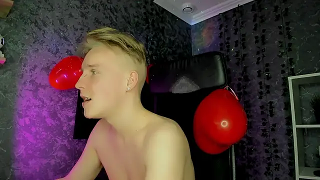 AlexxSweet: вебкам-шоу