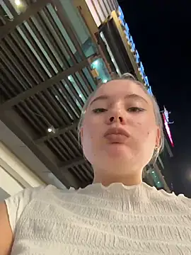 VineraSweet's Live XXX Chat