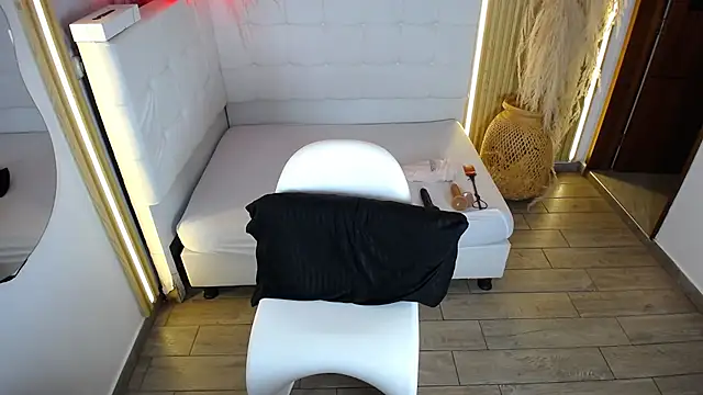 แชท XXX สดของ Bruja__Scarlata