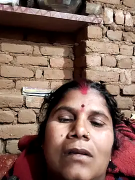 Hot_di97: διαδικτυακό σόου στην κάμερα