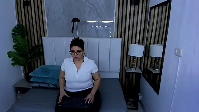 Chat +18 de Carlotta_de_velour ao vivo