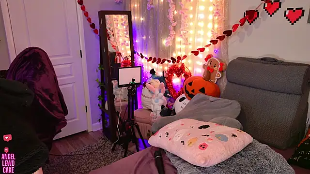 Angel-Lewd-Cake 即時 XXX 聊天