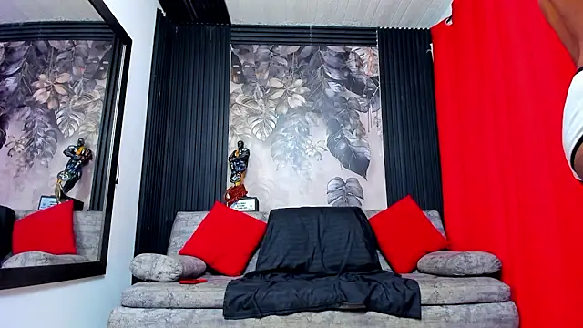 MikeEstevess Adlı Modelin Canlı XXX Sohbeti