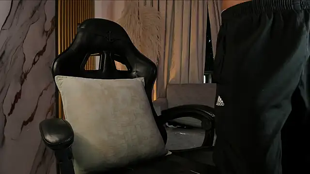 Chat +18 de JulienSaint ao vivo