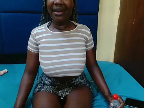 MilkyTitties: διαδικτυακό σόου στην κάμερα