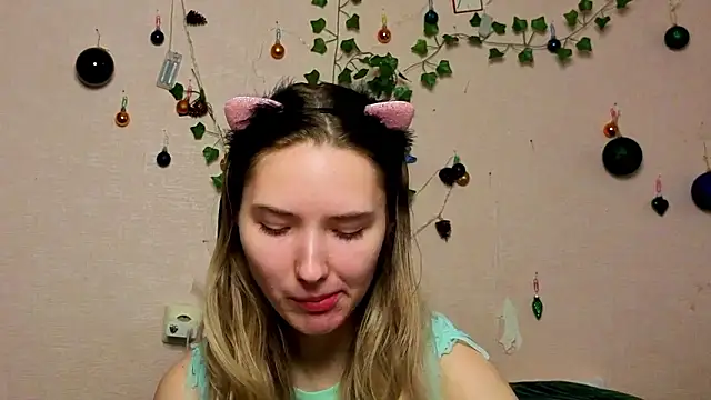 _kikiclark__ Adlı Modelin Canlı XXX Sohbeti