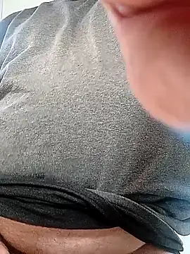 Nobbie444: διαδικτυακό σόου στην κάμερα