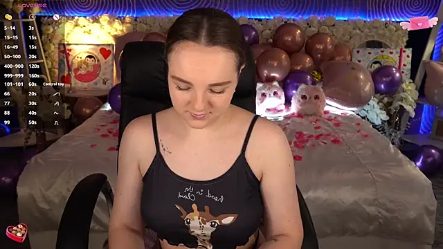 دردشة FoxyShy الجنسية المباشرة