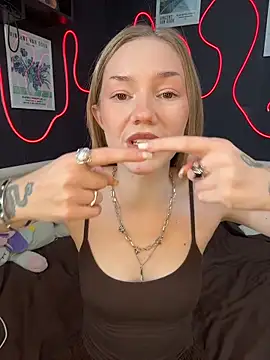 MilaMoone 现场XXX聊天