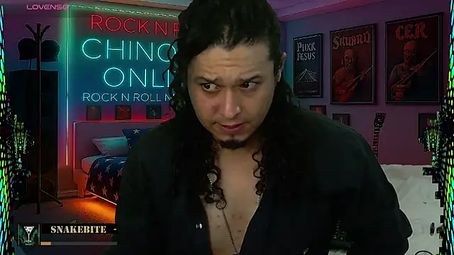 chino_roz Show in webcam