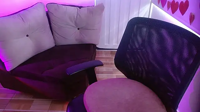 milfrousse: онлайн-секс-чат