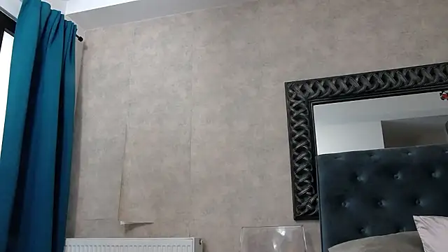 SaraElise 即時 XXX 聊天