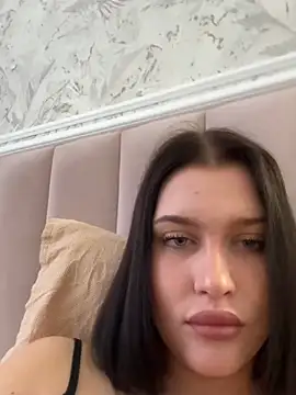 Chatroom XXX en direct de KikiWatson