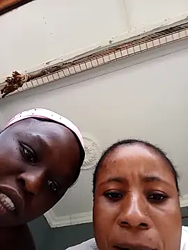 HotPetite_25's Webcam Show