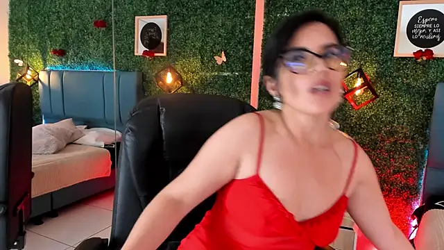 Linagh_: онлайн-секс-чат