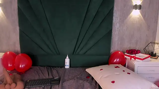 EmiliClarke – Naživo XXX chat