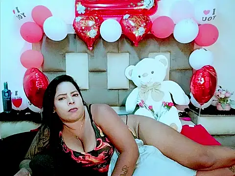 indiantopaz694u Adlı Modelin Canlı XXX Sohbeti