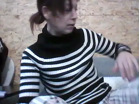 Milana38: διαδικτυακό σόου στην κάμερα