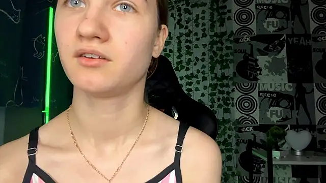 helgicuteness Live XXX Chat