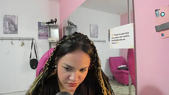 Chat XXX en directo de CAMILA--REY