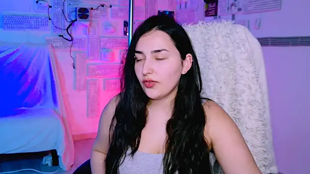 CeceliaJohnson Adlı Modelin Canlı XXX Sohbeti