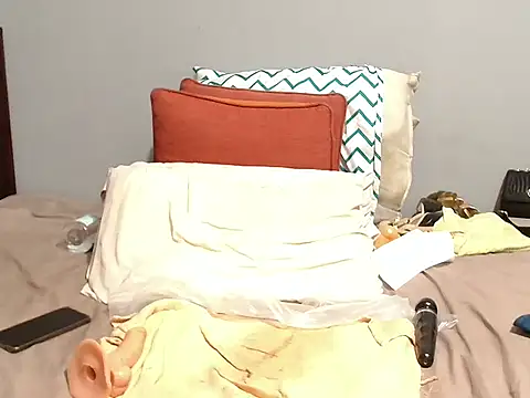 Obedient-Oldwhore élő XXX-chatje