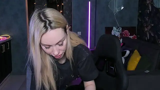 Blckmirrorr's Live XXX Chat