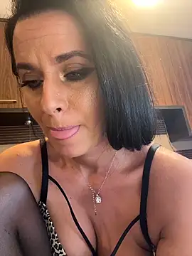 Hotmomcheckk_ Chat XXX in diretta