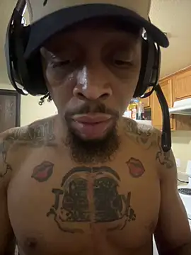 thefreakscomeoutatnight: διαδικτυακό σόου στην κάμερα