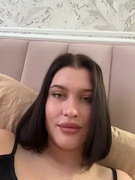 KikiWatson Adlı Modelin Canlı XXX Sohbeti