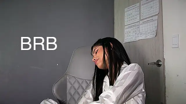 chiarabrielle00 Adlı Modelin Canlı XXX Sohbeti