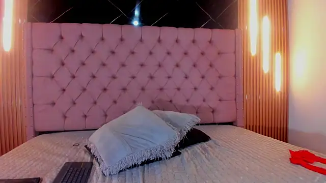 AinaPink 现场XXX聊天