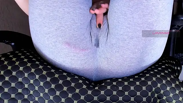 Cameltoe_squirt_inPants 现场XXX聊天