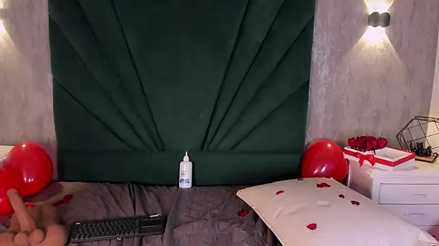 EmiliClarke 现场XXX聊天