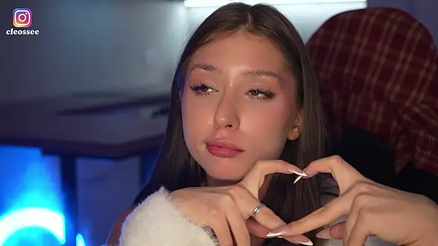 Cleose Adlı Modelin Canlı XXX Sohbeti