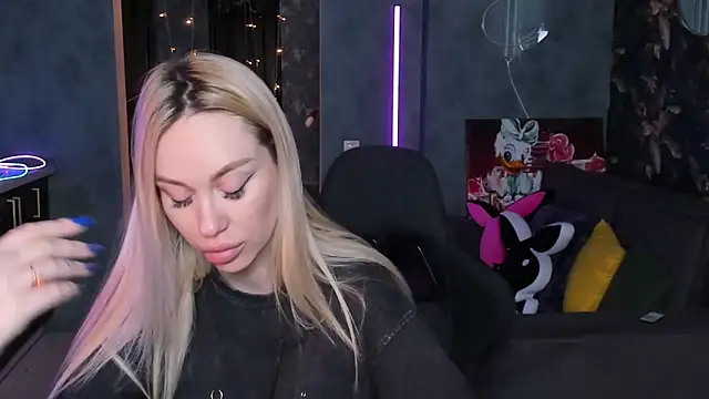 BlckmirrorrのライブXXXチャット