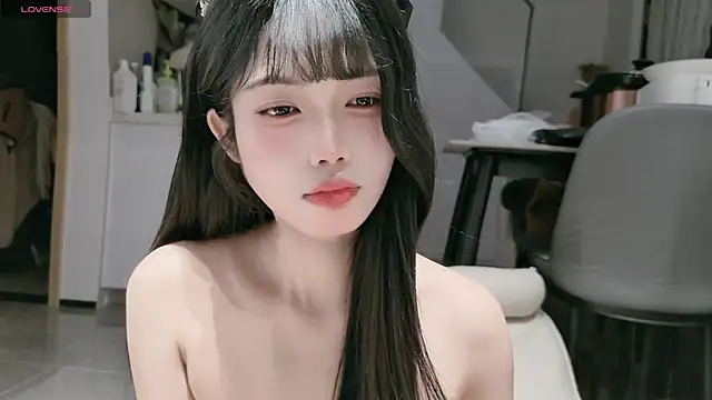 sansan-666 – Naživo XXX chat