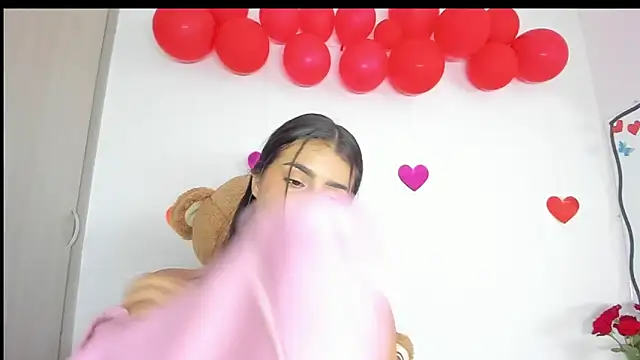 KIMMY_MONTIELL Adlı Modelin Canlı XXX Sohbeti