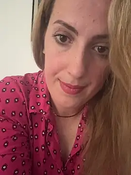 Chat +18 de DollieRosse ao vivo