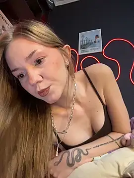 دردشة MilaMoone الجنسية المباشرة