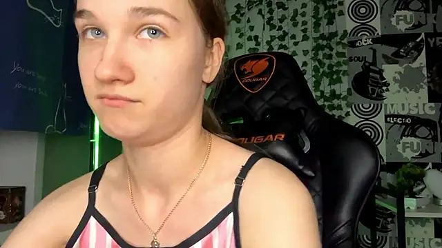 helgicuteness élő XXX-chatje