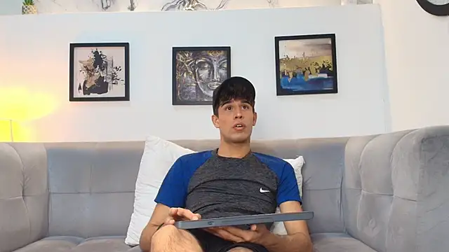 Chatroom XXX en direct de PRETTY_COCK1