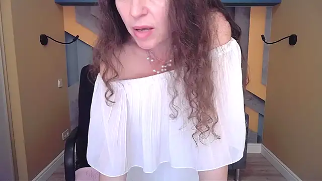 EllaLong Live XXX Chat